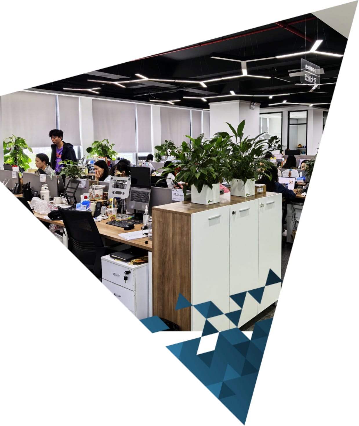 https://businesstripchina.com/wp-content/uploads/2025/09/factory-visit-123814699.jpg